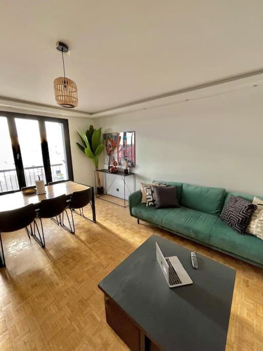 Magnifique Appartement Neuilly Sur Marne Entre Paris Et Disneyland Luaran gambar