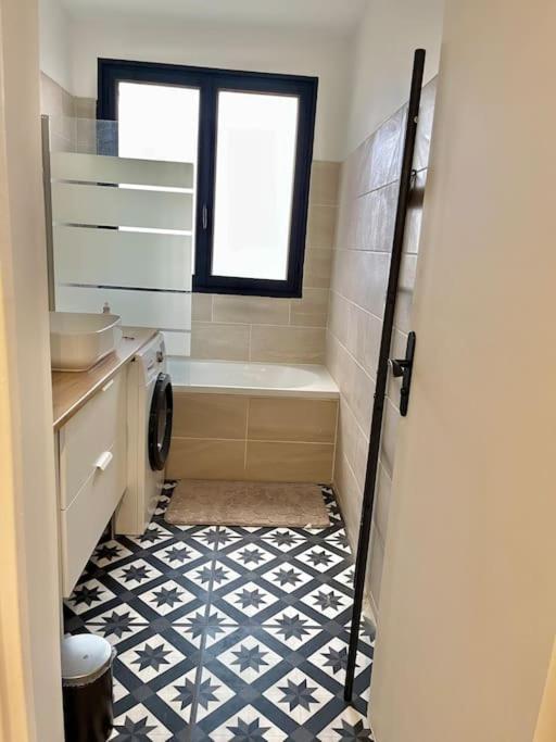 Magnifique Appartement Neuilly Sur Marne Entre Paris Et Disneyland Luaran gambar